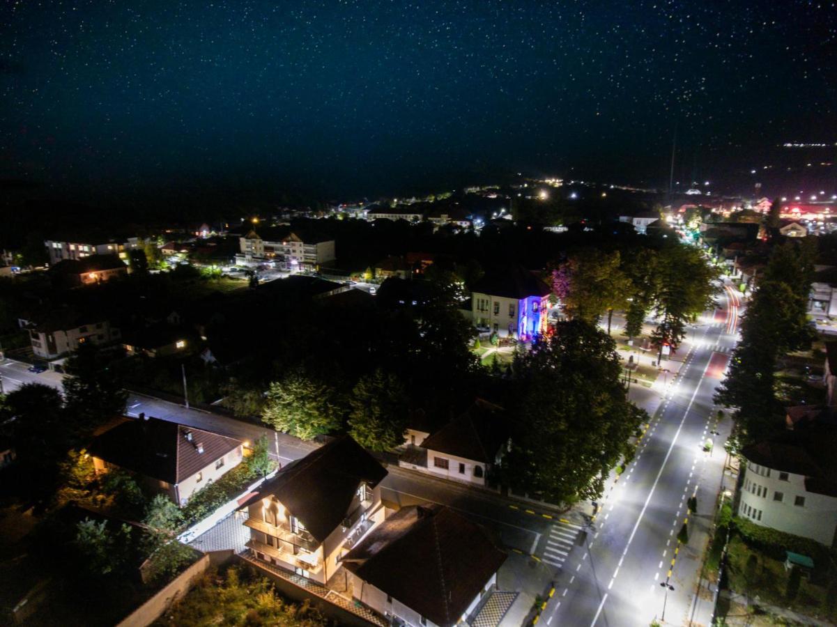 Pensiunea D & Ylan Hotel Novaci-Străini Buitenkant foto